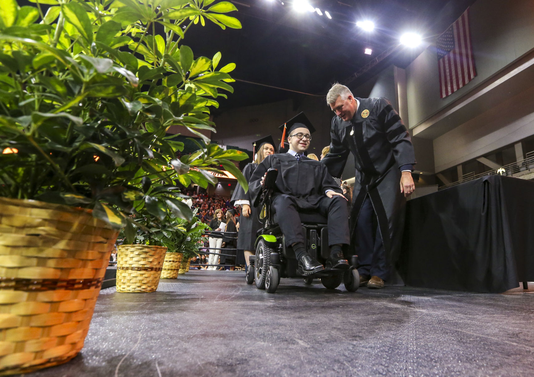 060219-mda-nws-uthsgrad-004